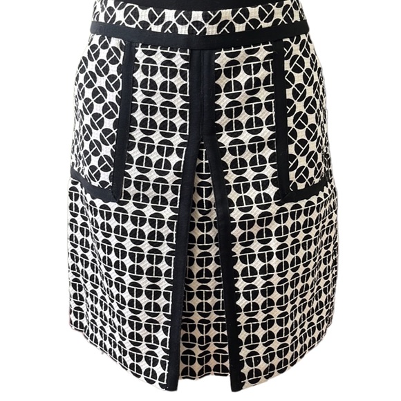 Trina Turk Patterned Front Slit Mini Skirt, Black and White, size 4 - Picture 6 of 16